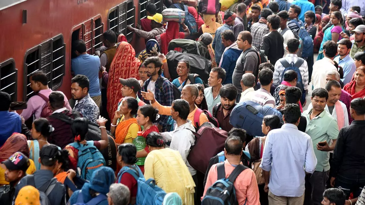 No Confirm Ticket, No Entry: अब रेलवे स्‍टेशनों पर नहीं होंगे भगदड़ वाले हालात, रेलवे उठाने जा रहा बड़े कदम
