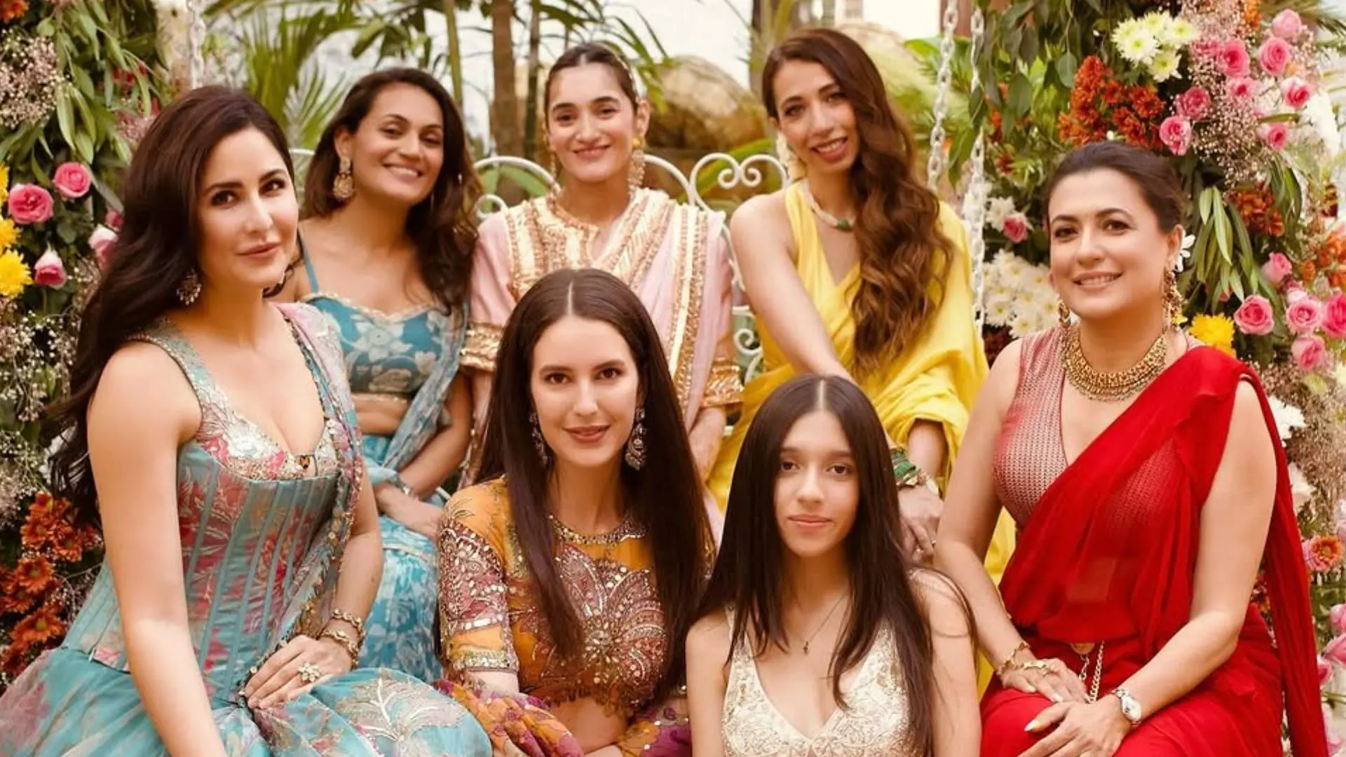 ब्राइडमेड बनकर Katrina Kaif ने लूटी लाइमलाइट, बेस्ट फ्रेंड पर लुटाया प्यार ब्राइडमेड बनकर Katrina Kaif ने लूटी लाइमलाइट, बेस्ट फ्रेंड पर लुटाया प्यार