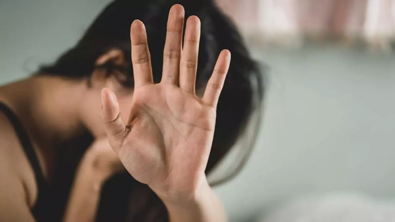 युवती के साथ रेप, पंचायत के फैसले में मुंह बंद करने के लिए दिया गया पैसे; फिर वीडियो की धमकी से आरोपी ने की एक और करतूत