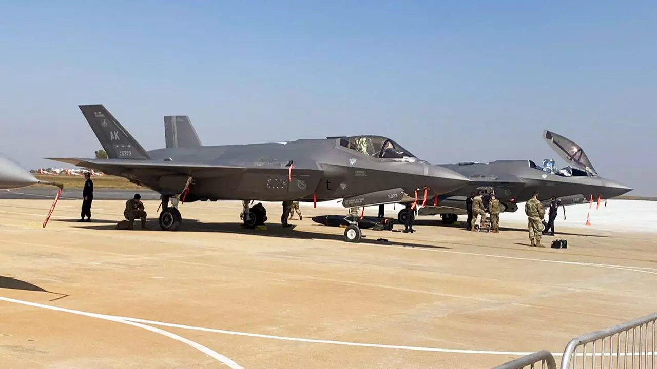 F-35 कोई फ्रिज नहीं है जिसे सिर्फ देखा और खरीद लाए, वायुसेना चीफ का बड़ा बयान F-35 कोई फ्रिज नहीं है जिसे सिर्फ देखा और खरीद लाए, वायुसेना चीफ का बड़ा बयान