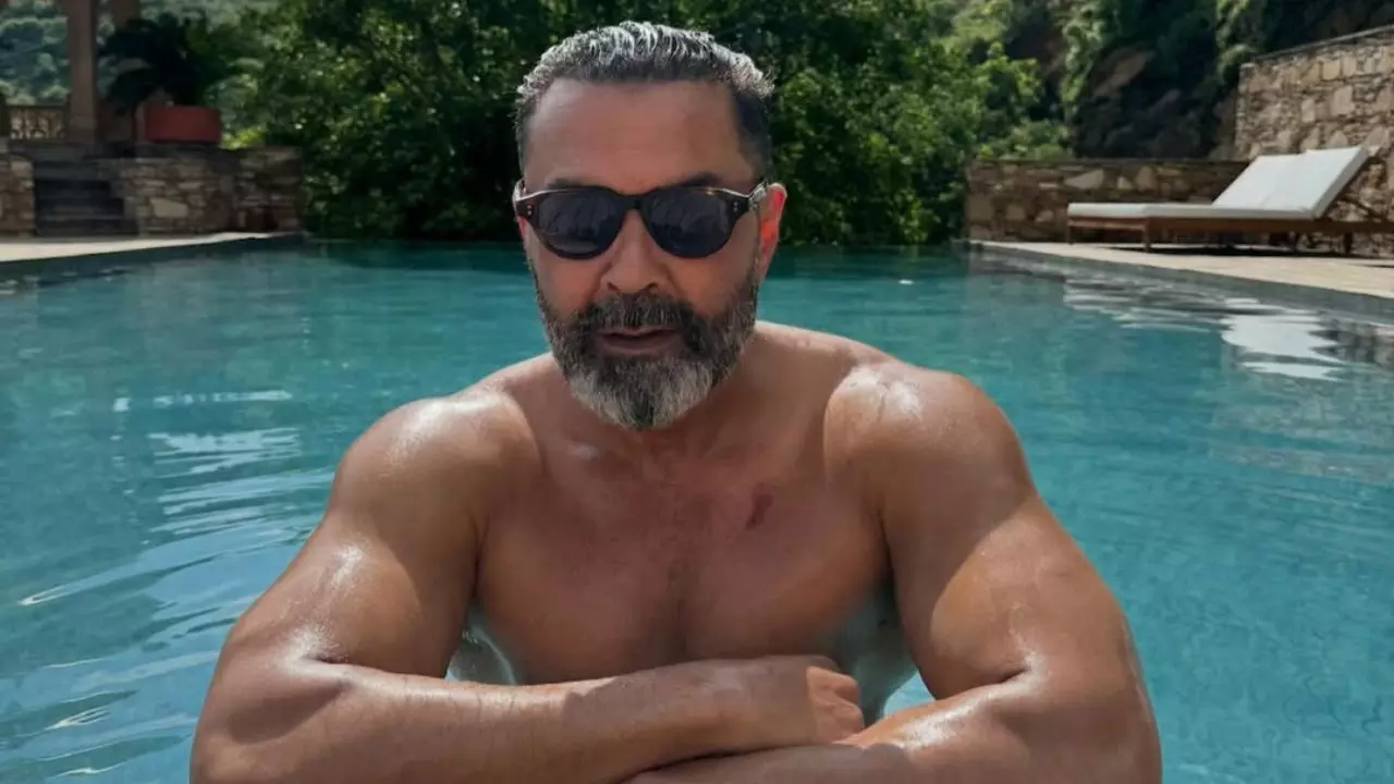 कृति सेनन से लेकर बॉबी देओल तक IIFA को लेकर सेलिब्रिटी ने क्या कहा, देखें Video