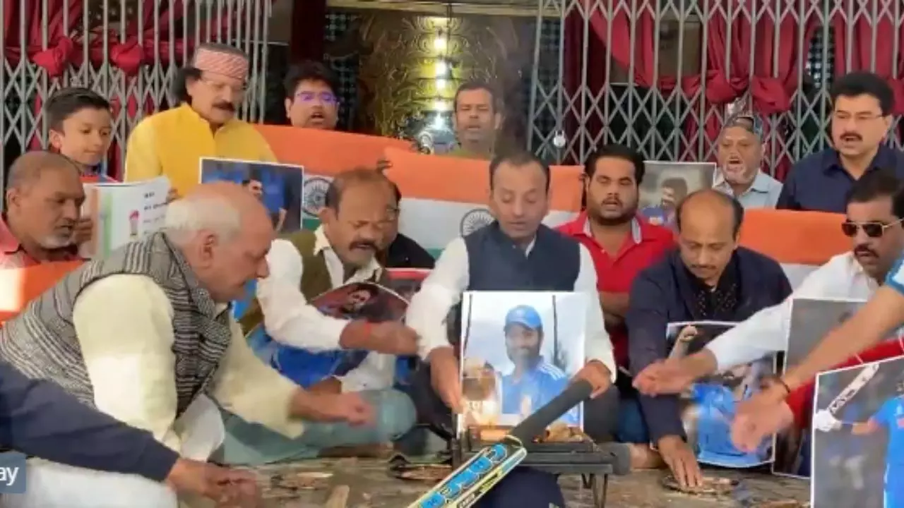 कहीं हो रही आरती, तो कहीं हो रहा हवन, न्यूजीलैंड के खिलाफ भारत की जीत के लिए फैंस में दिखा जोश