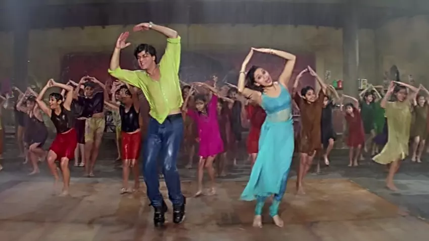 28 साल बाद दिखी मंच पर Shahrukh Khan और Madhuri Dixit की केमिस्ट्री, कोई लड़की है सॉन्ग पर थिरके किंग खान