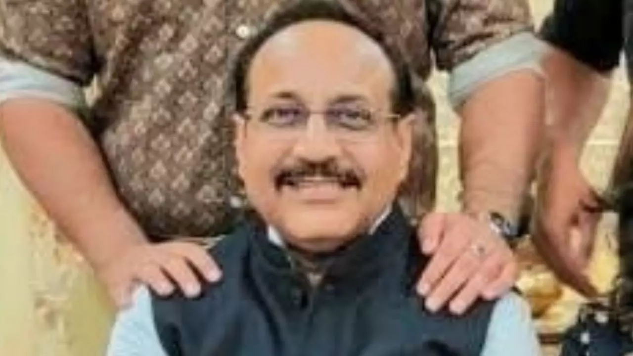 गाजियाबाद में  GST विभाग के कैंसर पीड़ित डिप्टी कमिश्नर ने किया सुसाइड, 14वीं मंजिल से कूदकर दी जान