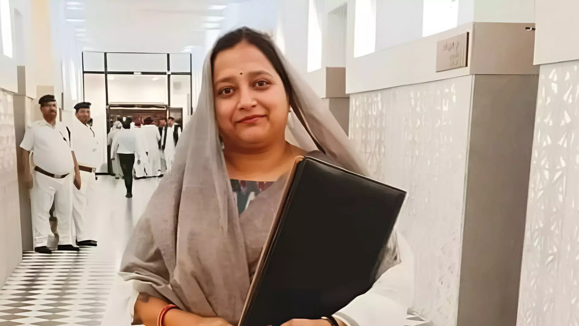 होली, रामनवमी में दिक्कत, तो मुसलमानों के लिए अस्पतालों में बनवा दें अलग वार्ड... बीजेपी MLA का अजब बयान होली, रामनवमी में दिक्कत, तो मुसलमानों के लिए अस्पतालों में बनवा दें अलग वार्ड... बीजेपी MLA का अजब बयान