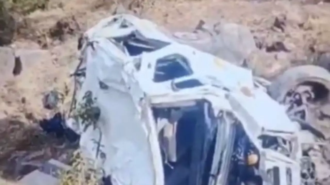 जम्मू के रियासी में बड़ा हादसा, खाई में गिरी बागनकोट जा रही गाड़ी, 3 की मौत, 10 घायल