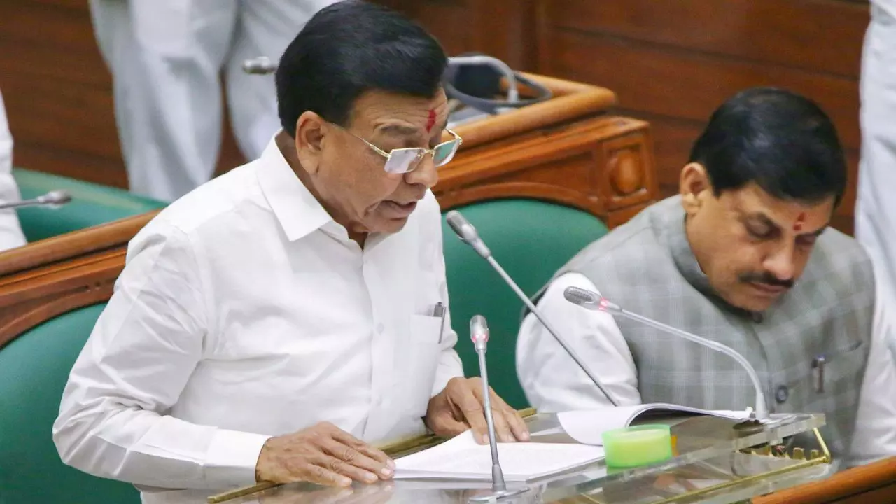 मध्यप्रदेश के बजट में नहीं लगा कोई नया टैक्स, 3 लाख रोजगार देने का लक्ष्य - 10 बड़ी बातें मध्यप्रदेश के बजट में नहीं लगा कोई नया टैक्स, 3 लाख रोजगार देने का लक्ष्य - 10 बड़ी बातें