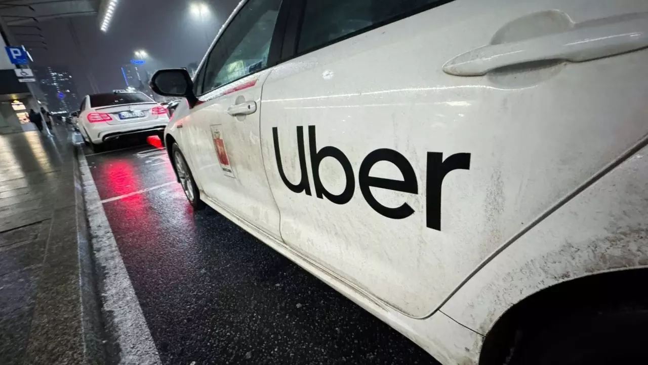 UBER राइड से मिस हुई फ्लाइट, तो ऐसे मिलेगा कंपनी से 7,500 रुपये का क्लेम