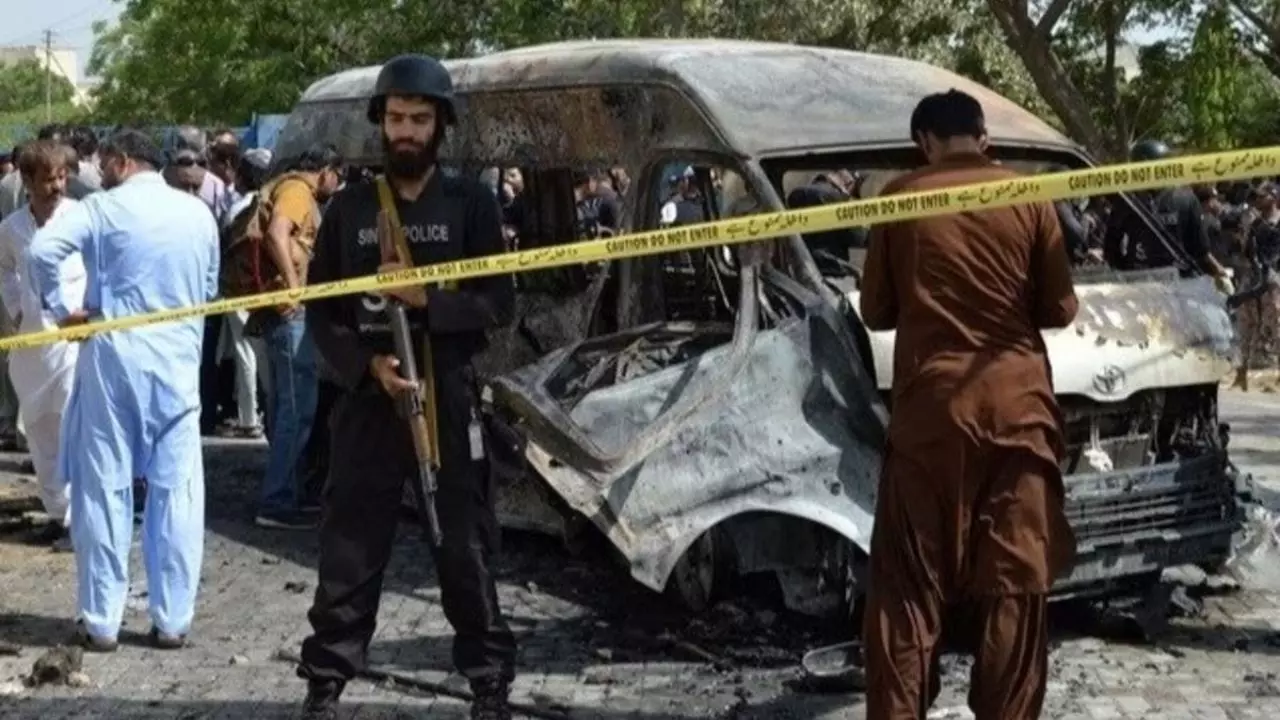 PAK में ट्रेन अपहरण के बाद आत्मघाती हमला, 10 आतंकी ढेर; फिर हमलावर ने खुद को उड़ाया