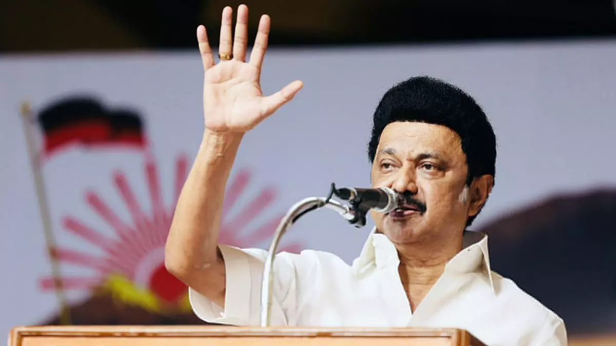 हिंदी का विरोध करने के चलते केंद्र नहीं दे रहा 2100 करोड़ रुपये, तमिलनाडु सरकार का बड़ा आरोप