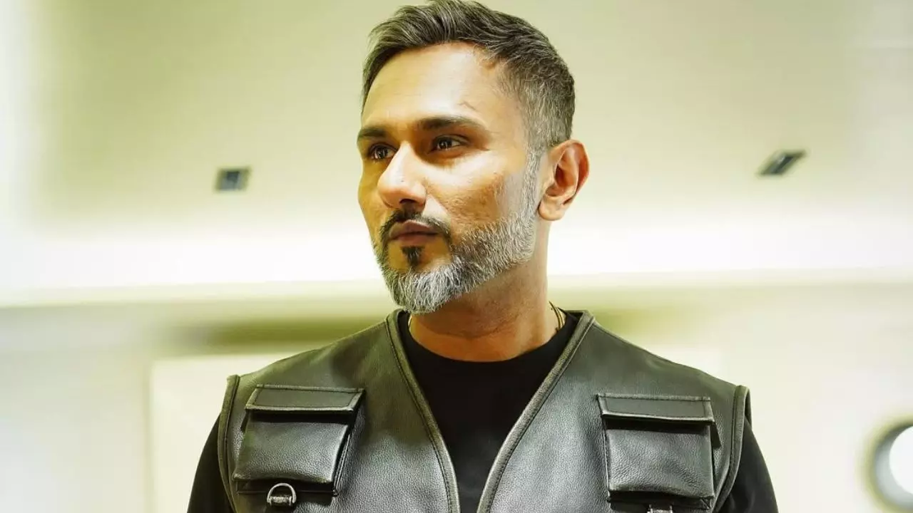 कभी खुद को माना खुदा, तो कभी भगवान से मांगी मौत की दुआ, जानें Honey Singh ने कैसे किया कमबैक? कभी खुद को माना खुदा, तो कभी भगवान से मांगी मौत की दुआ, जानें Honey Singh ने कैसे किया कमबैक?