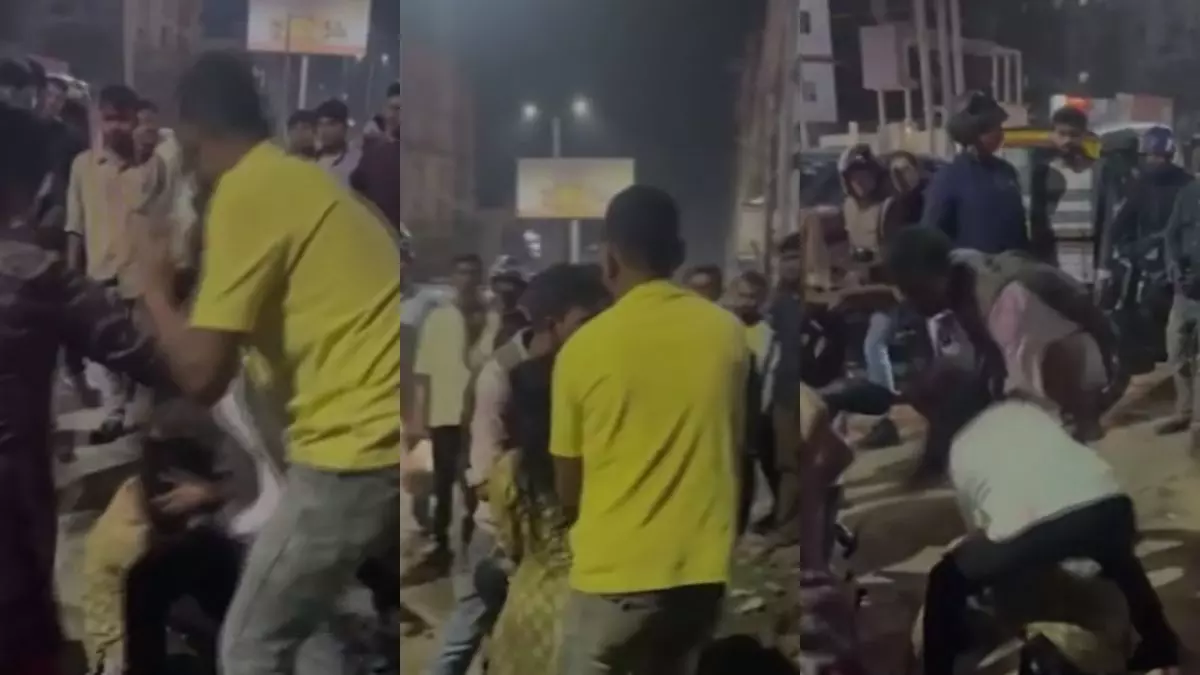 गुवाहाटी के बेलतला में नशे में धुत्त युवतियों ने किया जमकर हंगामा, सड़क पर एक-दूसरे के खींचे बाल; Video Viral