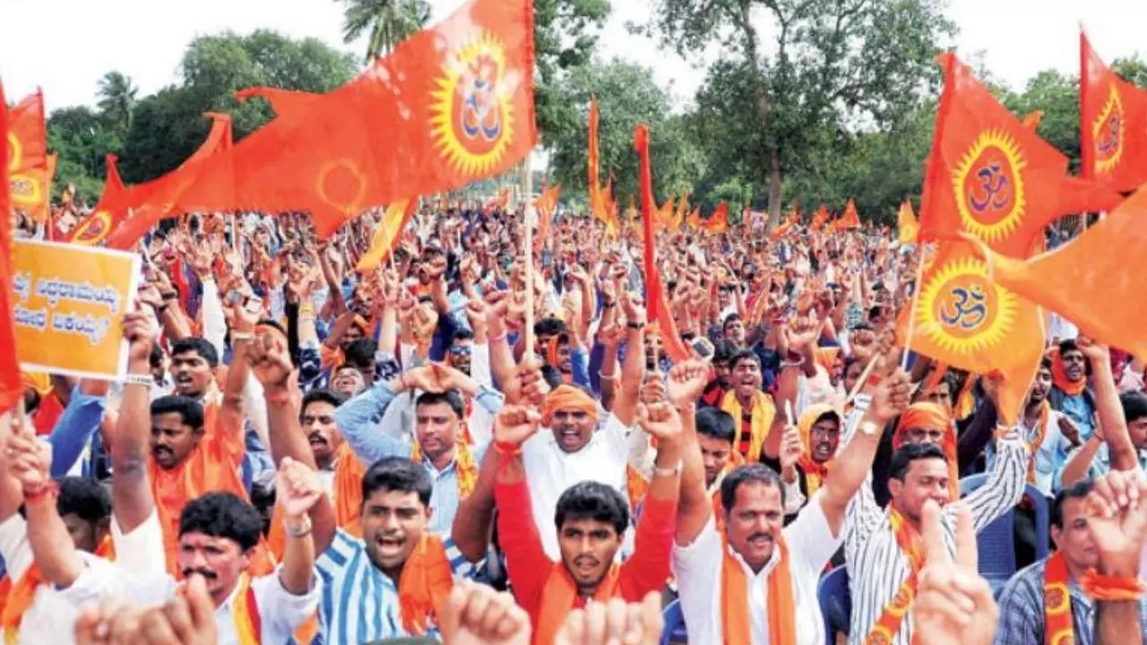 नागपुर हिंसा में बजरंग दल पर उठ रही उंगली, जानें राम मंदिर आंदोलन से लेकर बैन होने तक संगठन की पूरी कहानी नागपुर हिंसा में बजरंग दल पर उठ रही उंगली, जानें राम मंदिर आंदोलन से लेकर बैन होने तक संगठन की पूरी कहानी