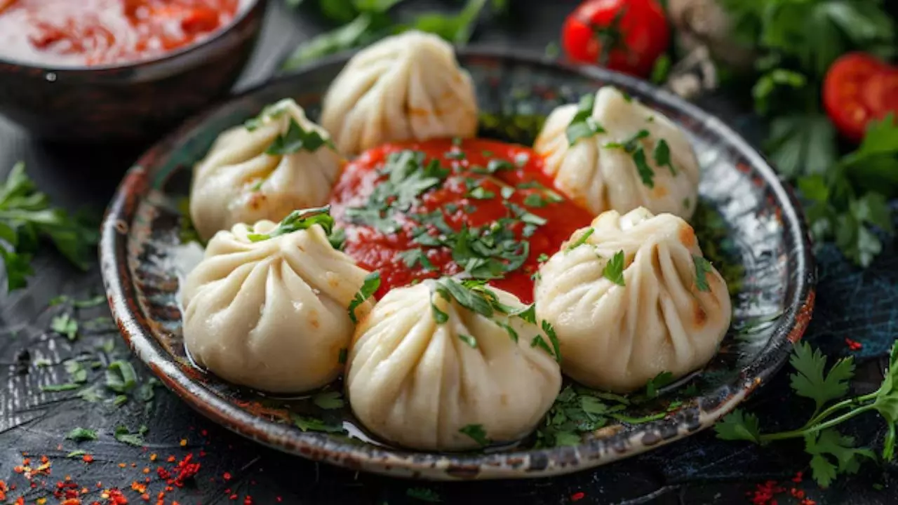 आप भी हैं नॉनवेज Momos के दीवाने? चिकन की जगह कुत्ते का मीट परोसे जाने का शक, इस शहर का है मामला
