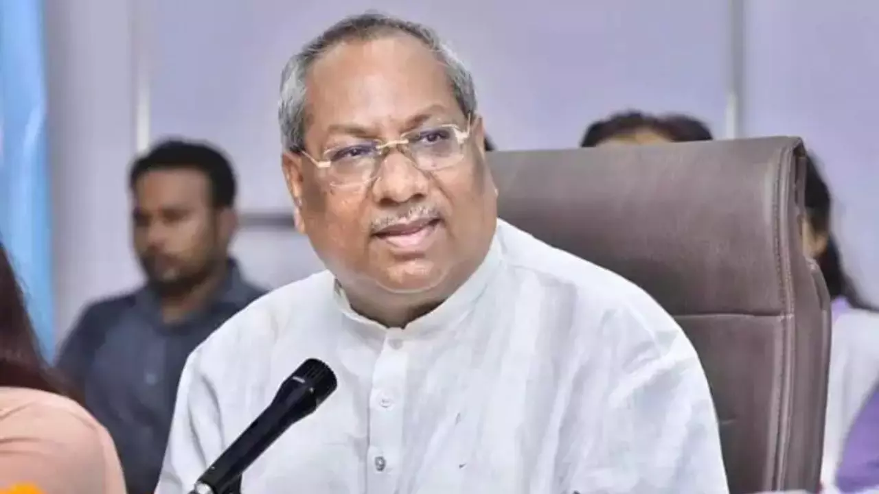 BJP के गले की फांस बनेगी निषाद पार्टी? संजय निषाद के दारोगाओं का हाथ-पैर तोड़ने वाले बयान से गरमाई सियासत | Video