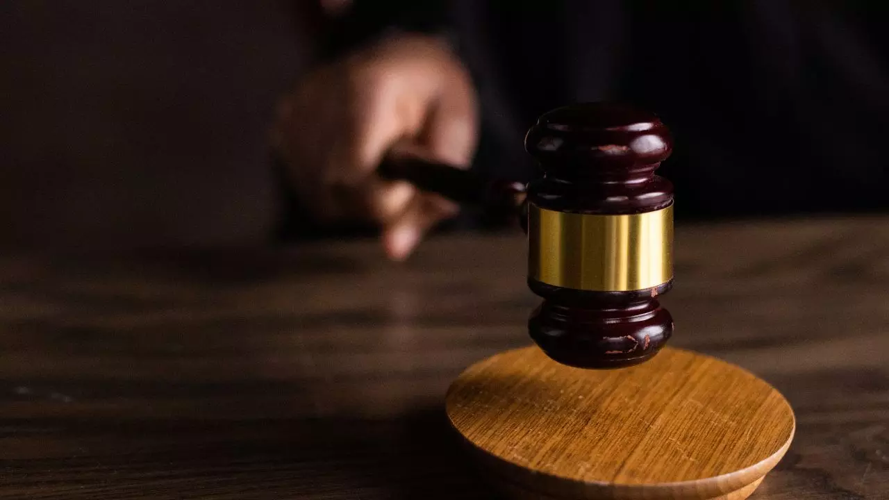 पत्नी का पॉर्न देखना और मास्टरबेशन करना तलाक का आधार नहीं मद्रास HC ने रद्द की व्यक्ति की याचिका पत्नी का पॉर्न देखना और मास्टरबेशन करना तलाक का आधार नहीं मद्रास HC ने रद्द की व्यक्ति की याचिका