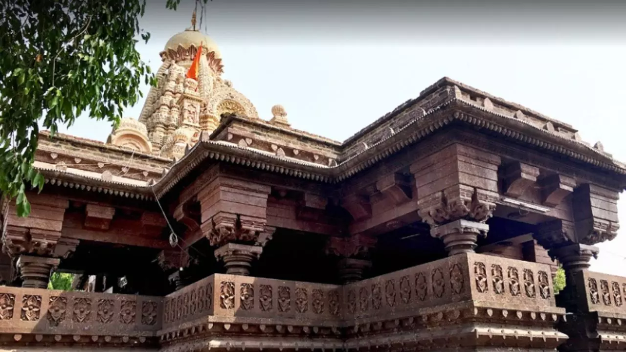 महाराष्ट्र के इन मंदिरों को आर्थिक नुकसान! नागपुर हिंसा से कम हुई श्रद्धालुओं की संख्या, प्रसाद बेचने वालों की कमाई में 70% की गिरावट महाराष्ट्र के इन मंदिरों को आर्थिक नुकसान! नागपुर हिंसा से कम हुई श्रद्धालुओं की संख्या, प्रसाद बेचने वालों की कमाई में 70% की गिरावट