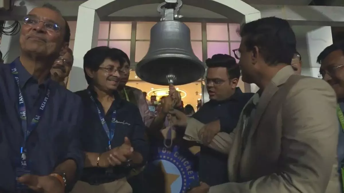 IPL 2025 First Match: दूर खड़े थे सौरव गांगुली, जय शाह ने बुलाकर बजवाई ईडन गार्डन्स की एतिहासिक बेल; देखें VIDEO