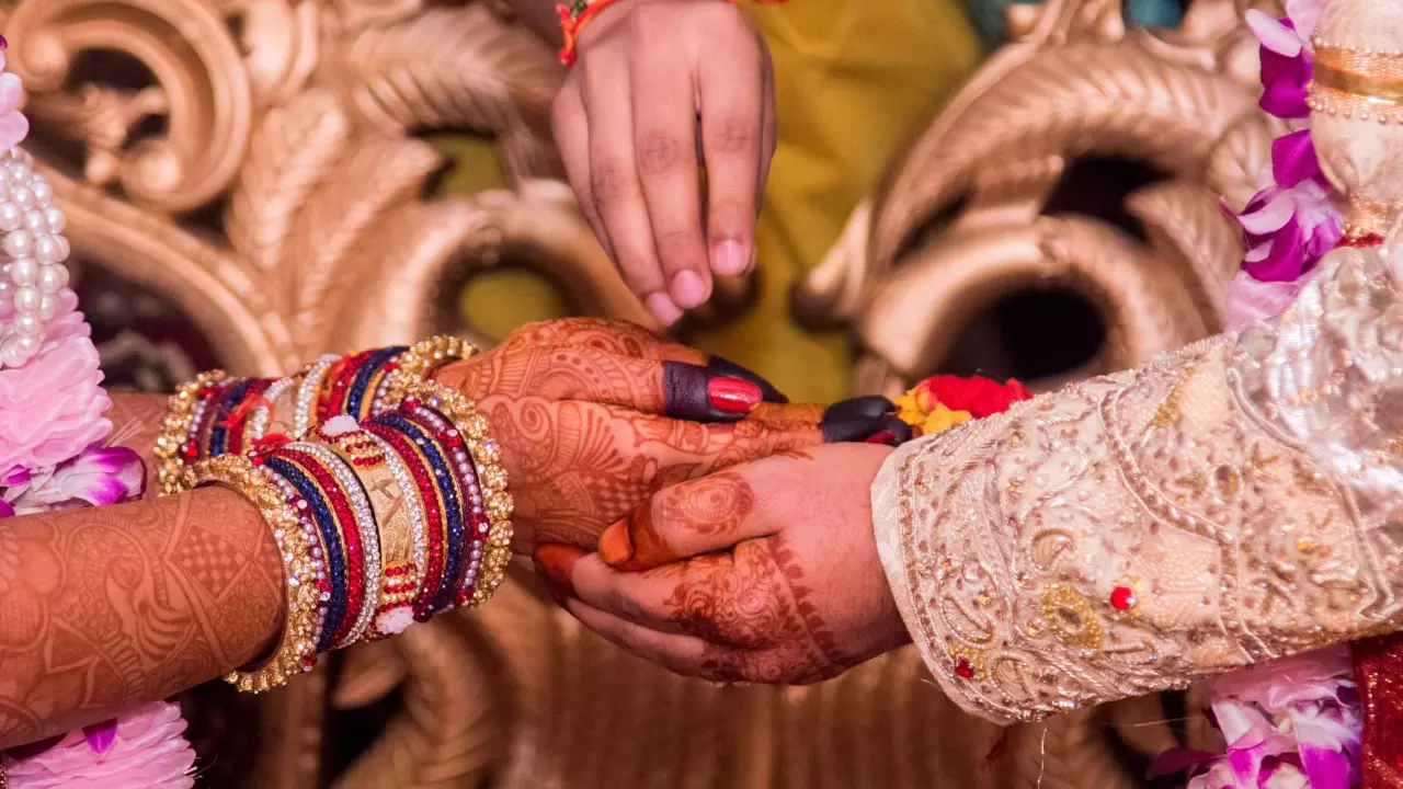 आदमी एक और बीवियां 9, वाह भई वाह! हर पत्‍नी के नाम लिया लाखों का लोन, अब पहचानने से कर रहा इनकार