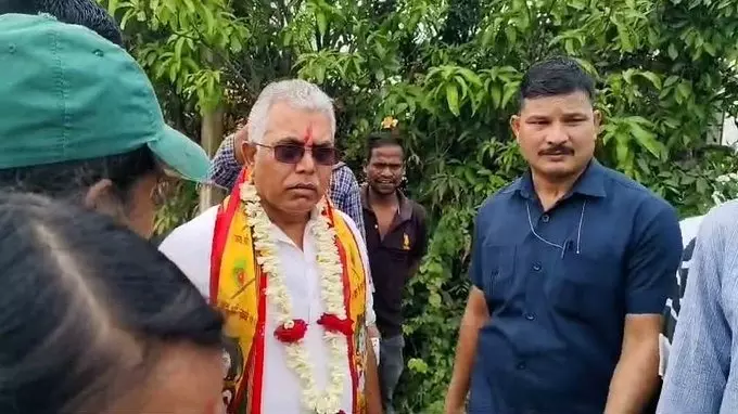 चिल्लाओ मत, नहीं तो तुम्हारा गला घोंट दूंगा, बीजेपी वाले दिलीप घोष को इतना गुस्‍सा क्‍यों आता है?