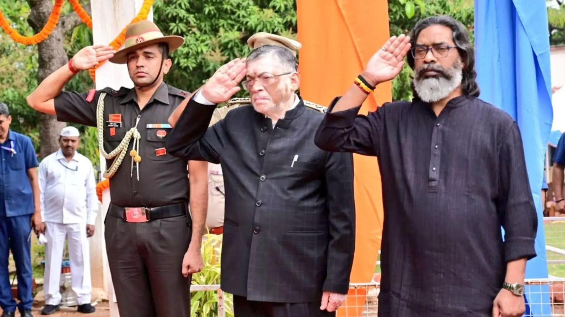 सारंडा जंगल विस्फोट में शहीद हुए जवान सुनील कुमार को मुख्यमंत्री हेमंत सोरेन ने दी श्रद्धांजलि