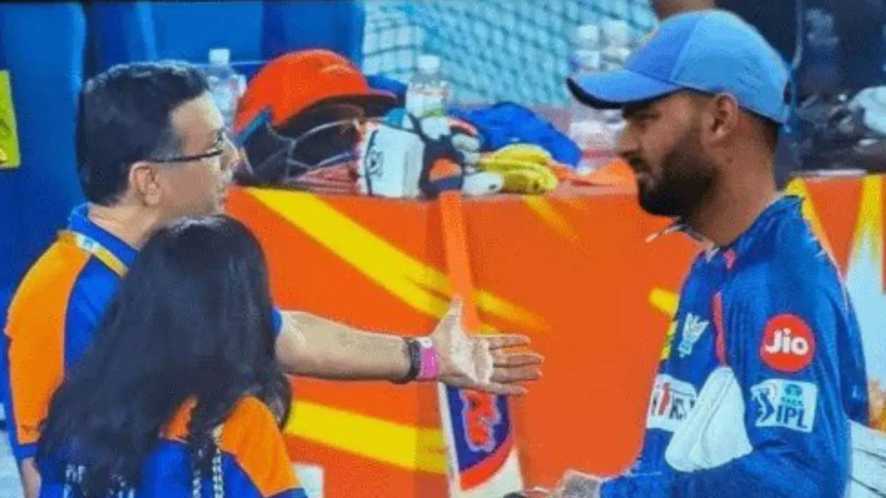 टॉक्सिक मैनेजर टॉक्सिक ही होता है... पहले मैच में हार के बाद बौखलाए LSG के मालिक गोयनका, ऋषभ पंत को सुनाई खरीखोटी टॉक्सिक मैनेजर टॉक्सिक ही होता है... पहले मैच में हार के बाद बौखलाए LSG के मालिक गोयनका, ऋषभ पंत को सुनाई खरीखोटी