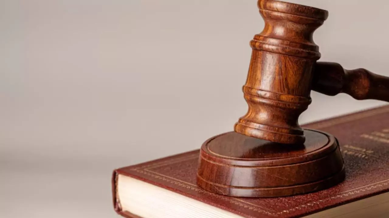 तीन बार साथ में गई होटल, लगाया बलात्कार का आरोप, SC कोर्ट ने व्यक्ति के खिलाफ रेप का मामला किया खारिज तीन बार साथ में गई होटल, लगाया बलात्कार का आरोप, SC कोर्ट ने व्यक्ति के खिलाफ रेप का मामला किया खारिज