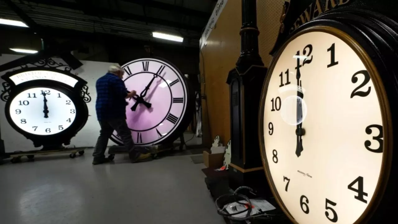 क्या होता है Daylight Saving Time, क्या हैं इसके खतरे और वैज्ञानिक क्यों कर रहे इसे खत्म करने की मांग? क्या होता है Daylight Saving Time, क्या हैं इसके खतरे और वैज्ञानिक क्यों कर रहे इसे खत्म करने की मांग?