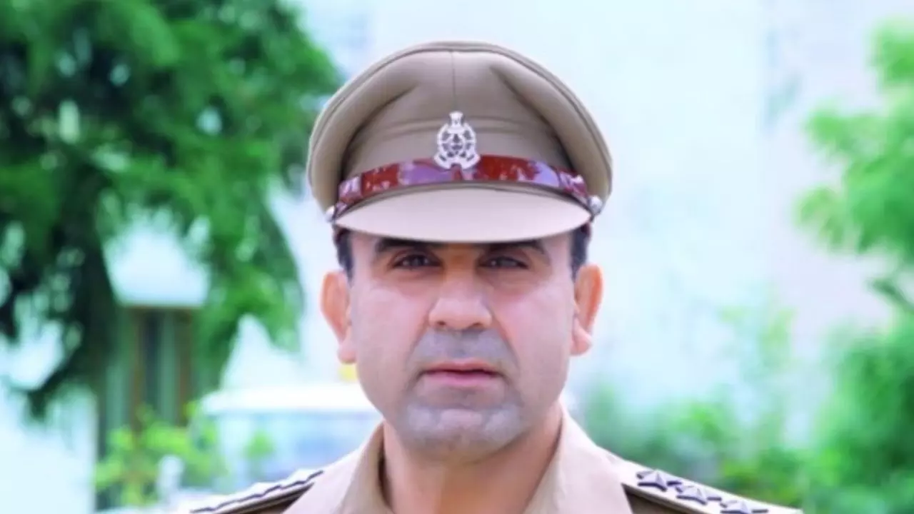 अगर  ईद की सेवइयां खिलाना चाहते हो तो खानी पड़ेगी... संभल CO बोले- लेकिन मामला हो जाता है गड़बड़; VIDEO