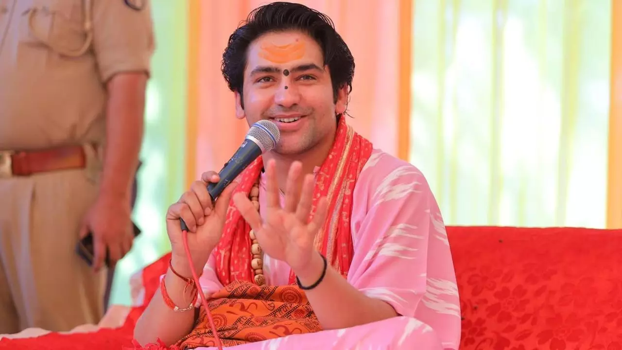 बागेश्वर बाबा ने बताया नीले ड्रम से बचने का तरीका, कहा-अच्छा है मेरी शादी नहीं हुई