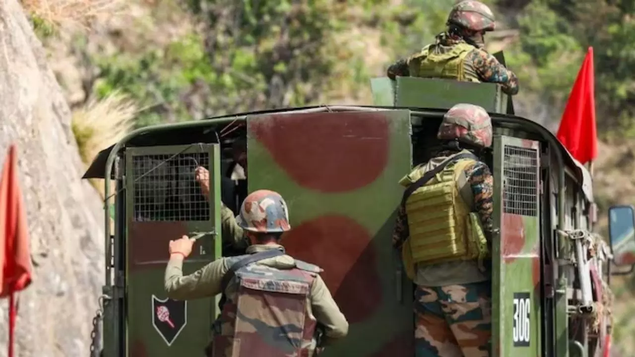 जम्मू कश्मीर के Kathua में ताबड़तोड़ गोलीबारी और विस्फोट, तीन पुलिसकर्मी शहीद; 3 आतंकी भी ढेर जम्मू कश्मीर के Kathua में ताबड़तोड़ गोलीबारी और विस्फोट, तीन पुलिसकर्मी शहीद; 3 आतंकी भी ढेर