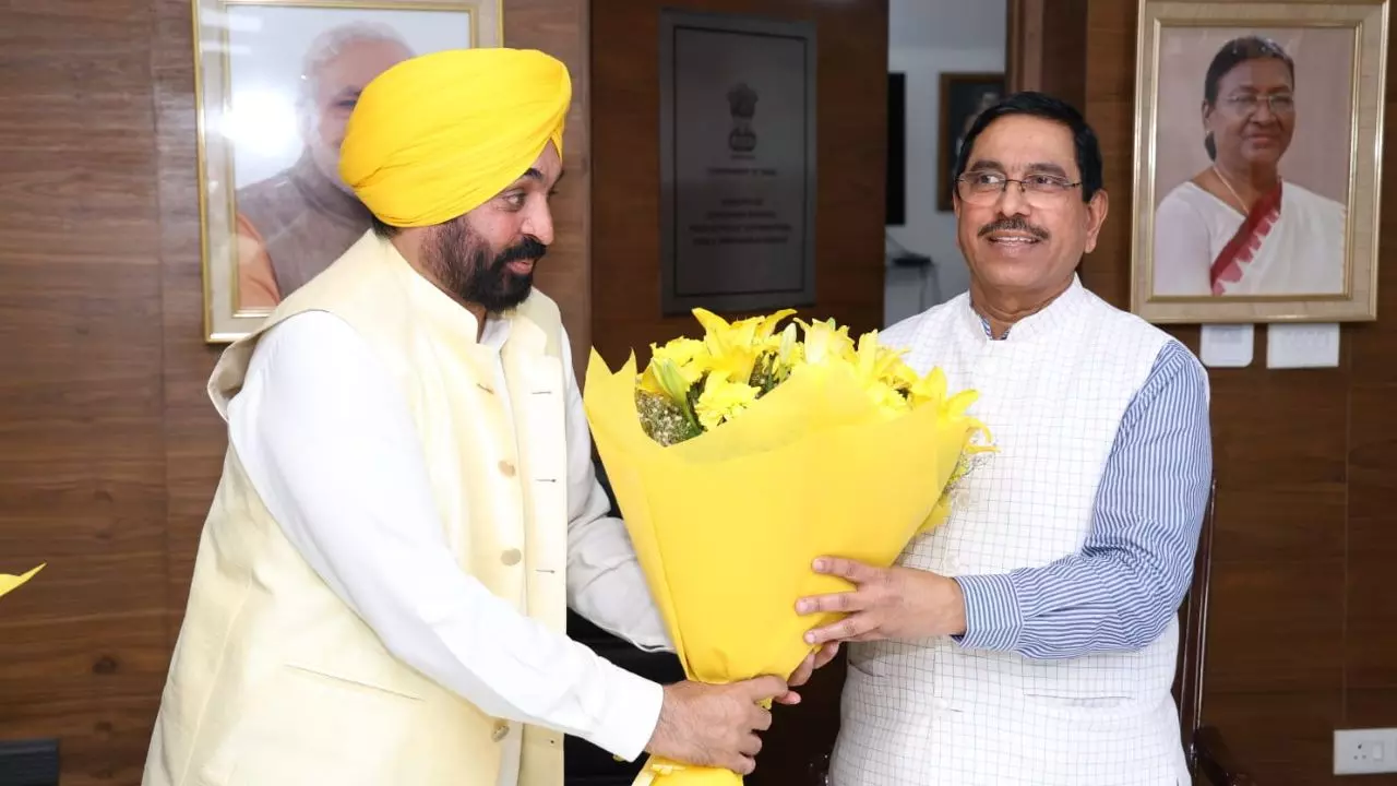 पंजाब में जल्द शुरू होगी अनाज की ढुलाई! CM मान ने केंद्रीय मंत्री प्रह्लाद जोशी से की ये अपील