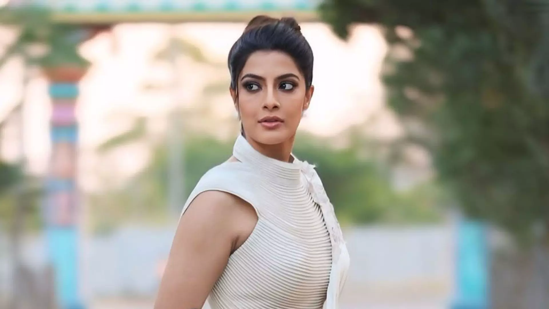 पांच लोगों ने मेरे साथ... साउथ एक्ट्रेस Varalaxmi ने यौन उत्पीड़न पर तोड़ी चुप्पी, दर्द बयां कर मंच पर रो पड़ी एक्ट्रेस