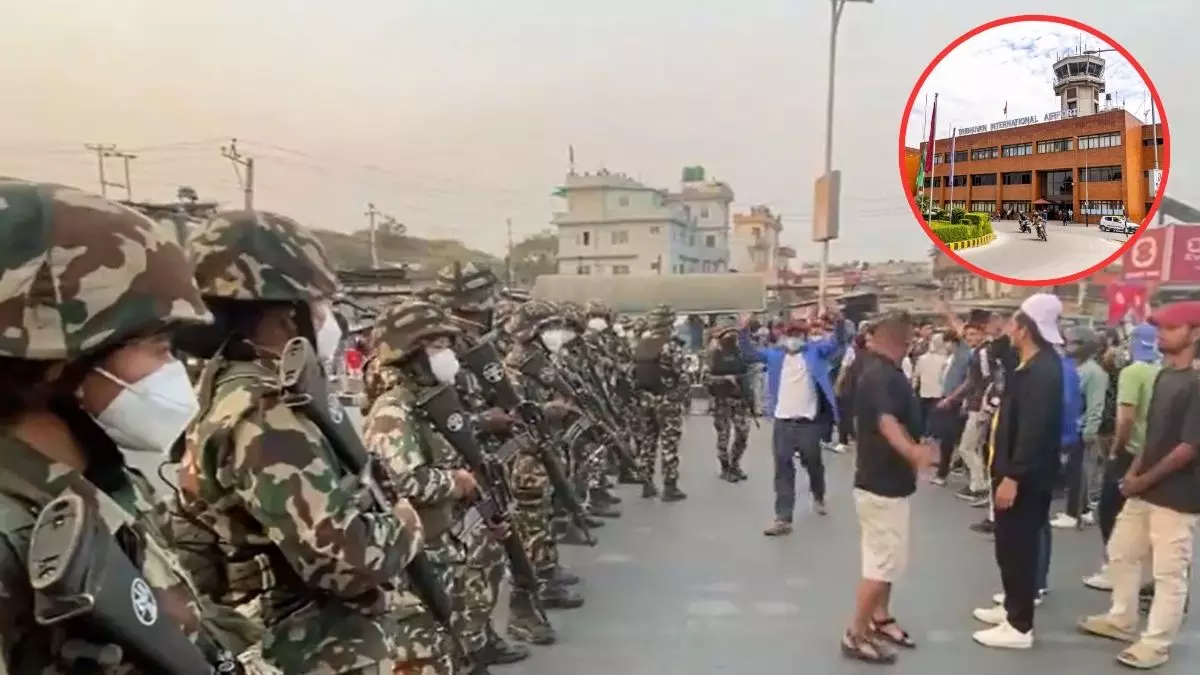 काठमांडू एयरपोर्ट बंद, सड़कों पर लगा कर्फ्यू... आखिर नेपाल में क्यों मचा है बवाल?