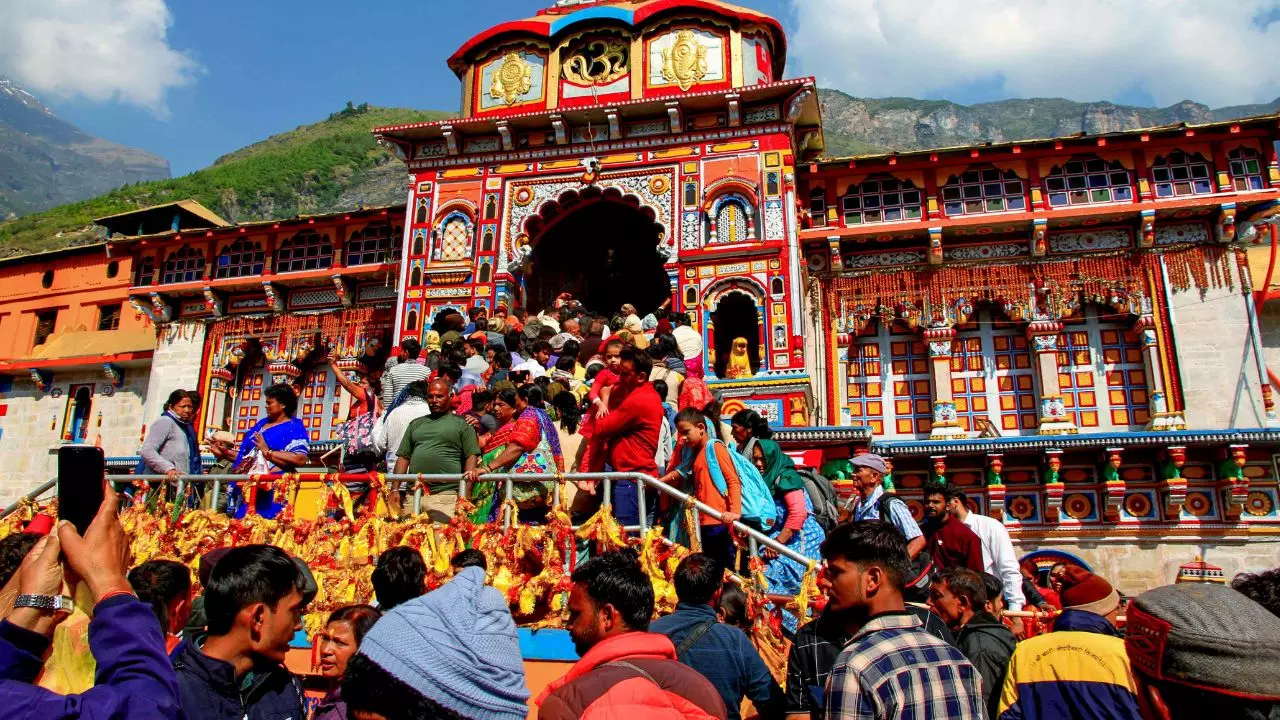 चारधाम यात्रा पर जाने से पहले हो जाओ सावधान! उत्तराखंड सरकार ने श्रद्धालुओं के लिए जारी की नई गाइडलाइंस