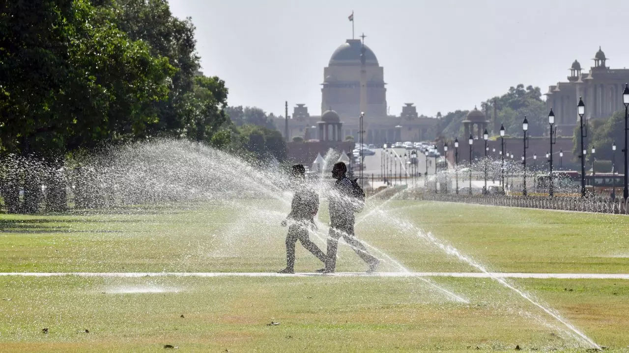 दिल्ली-NCR में ठंडी हवाओं ने बढ़ती गर्मी से दिलाई राहत, जानें क्यों अचानक बदला मौसम का मिजाज दिल्ली-NCR में ठंडी हवाओं ने बढ़ती गर्मी से दिलाई राहत, जानें क्यों अचानक बदला मौसम का मिजाज