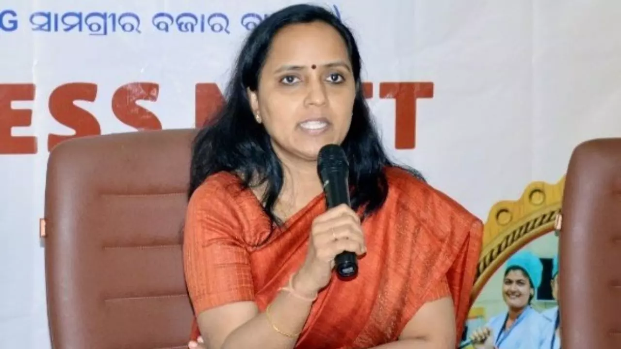 कौन हैं ओडिशा की IAS सुजाता कार्तिकेयन? समय से पहले लिया VRS, माझी सरकार के साथ नहीं करना चाहती थी काम