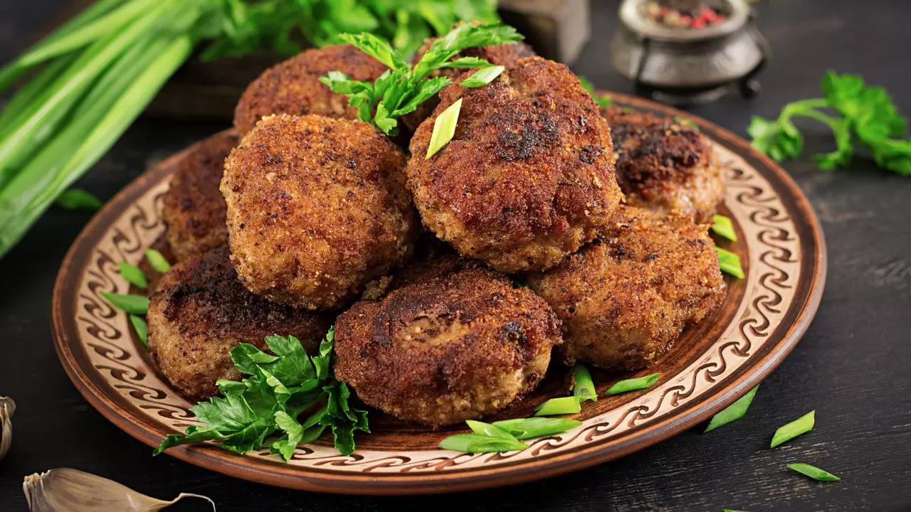 Eid 2025 : मीठी सेवइयों से पहले ट्राई करें लजीज शामी कबाब
