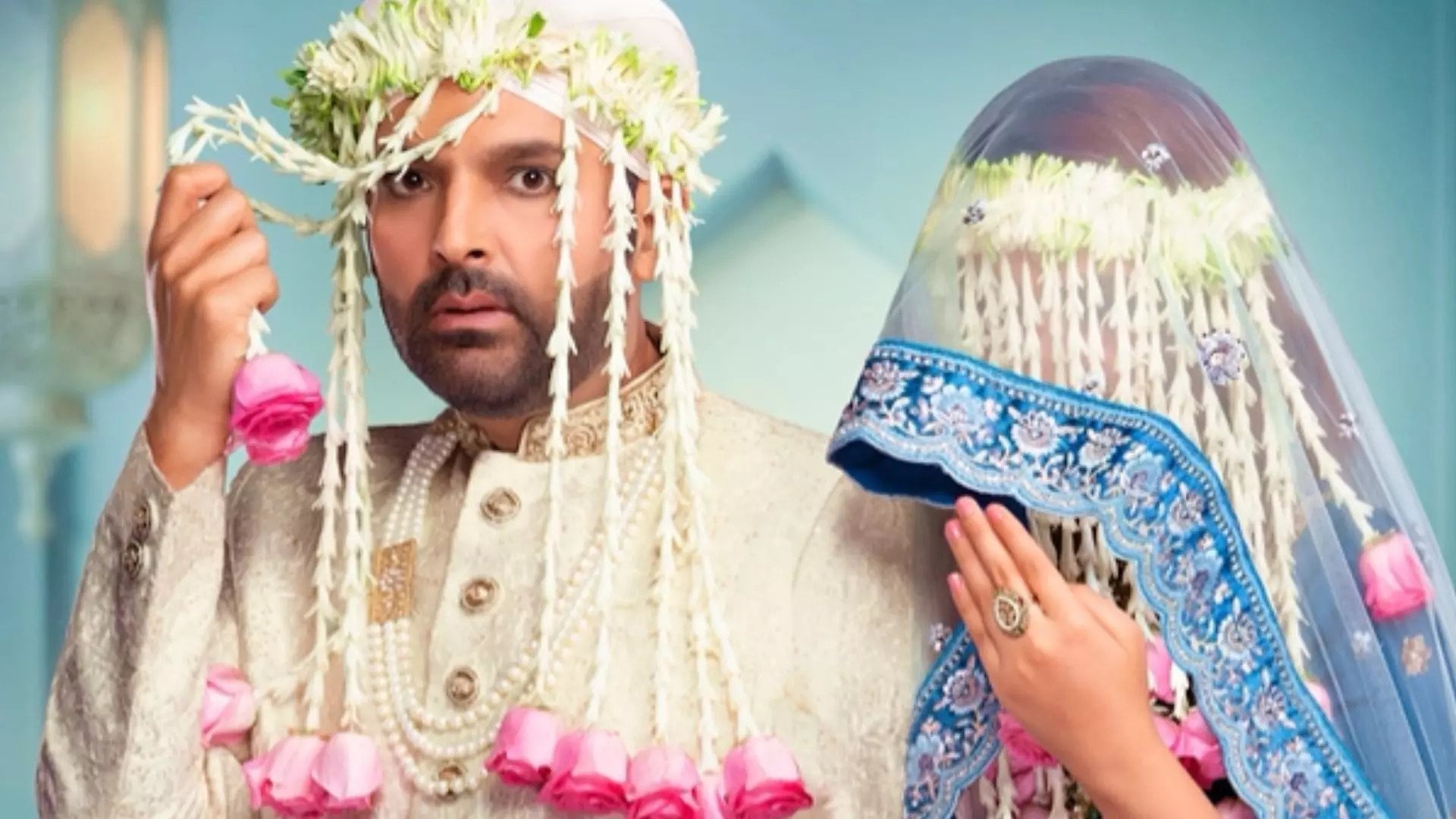 Kis Kisko Pyaar Karoon 2 Poster : दूल्हा बन कॉमेडी का तड़का लगाएंगे Kapil Sharma, संग नजर आई सीक्रेट ब्राइड Kis Kisko Pyaar Karoon 2 Poster : दूल्हा बन कॉमेडी का तड़का लगाएंगे Kapil Sharma, संग नजर आई सीक्रेट ब्राइड