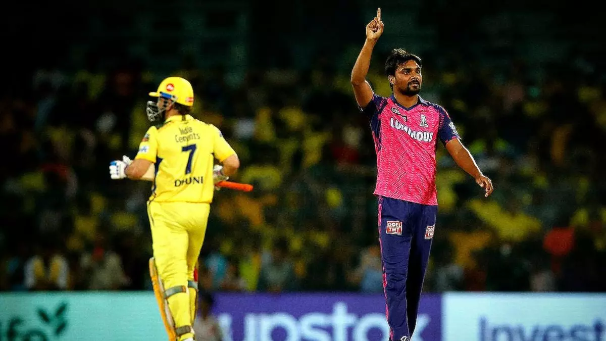 धोनी IPL में क्यों करते हैं नौवें नंबर पर बैटिंग? CSK के हेड कोच ने कर दिया खुलासा