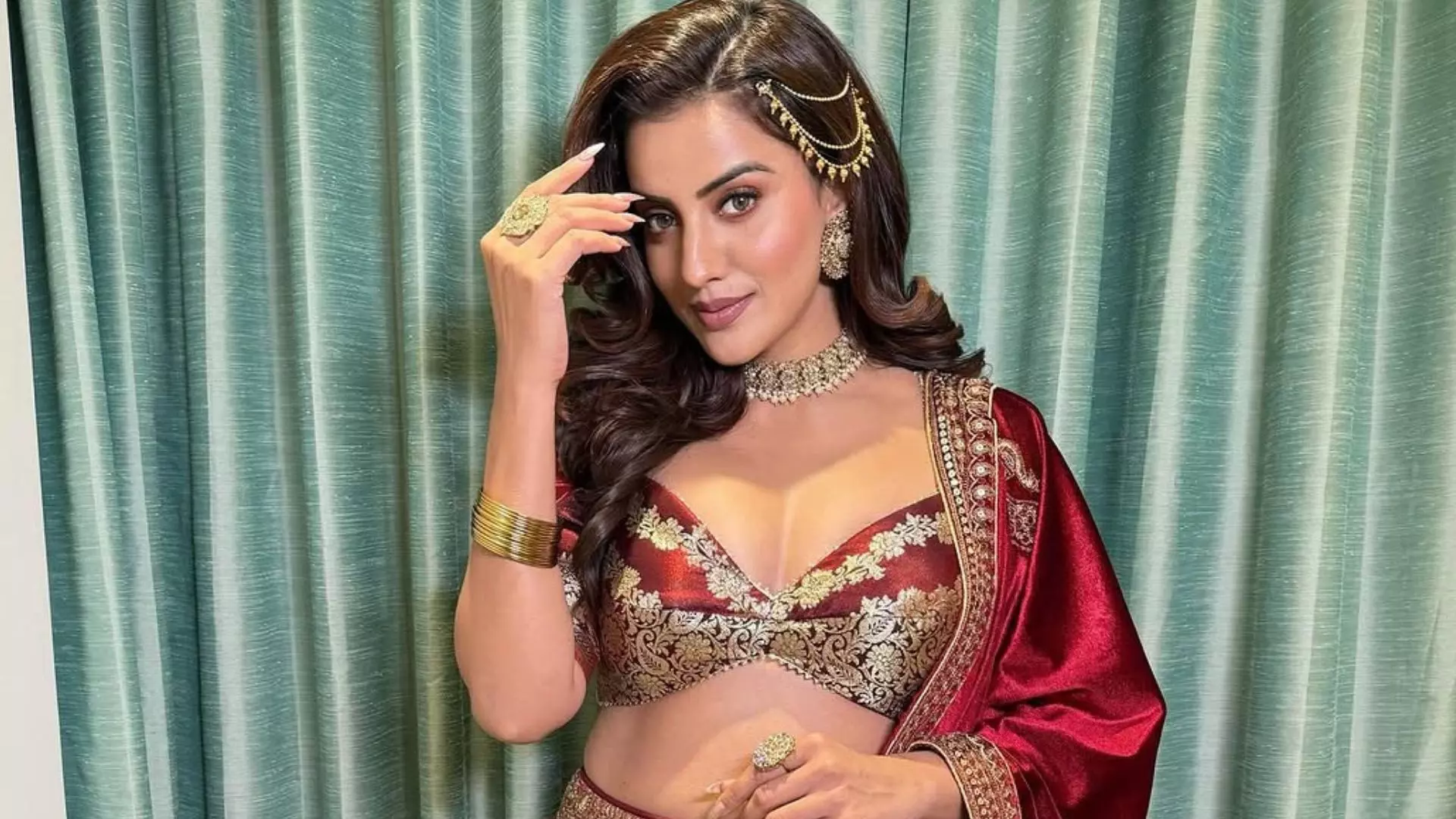 मैं शेरनी हूं कुत्ते, तो पीछे भौंकते हैं... आरा में Akshara Singh को किए अश्लील इशारे, मंच पर भड़की एक्ट्रेस मैं शेरनी हूं कुत्ते, तो पीछे भौंकते हैं... आरा में Akshara Singh को किए अश्लील इशारे, मंच पर भड़की एक्ट्रेस