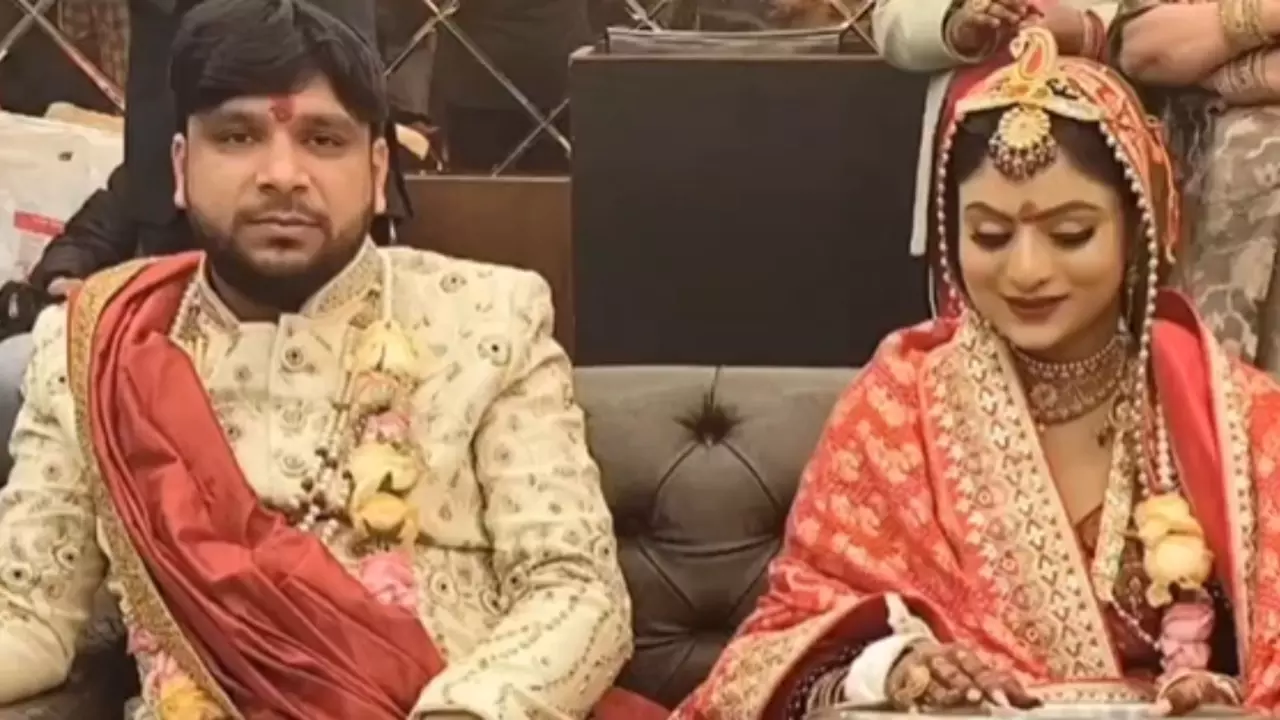 शादी, हनीमून और धोखा... BJP नेता की बेटी से पति ने मांगा दहेज, अब तंबू लगाकर धरना दे रही दुल्हन