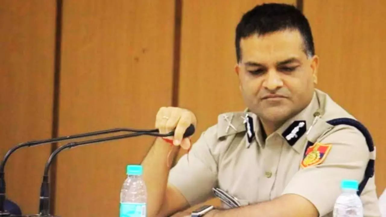 DGP साहब का बन गया अप्रैल फूल, BSF के डीआईजी बनाए जाने के आदेश को समझ लिया मजाक DGP साहब का बन गया अप्रैल फूल, BSF के डीआईजी बनाए जाने के आदेश को समझ लिया मजाक
