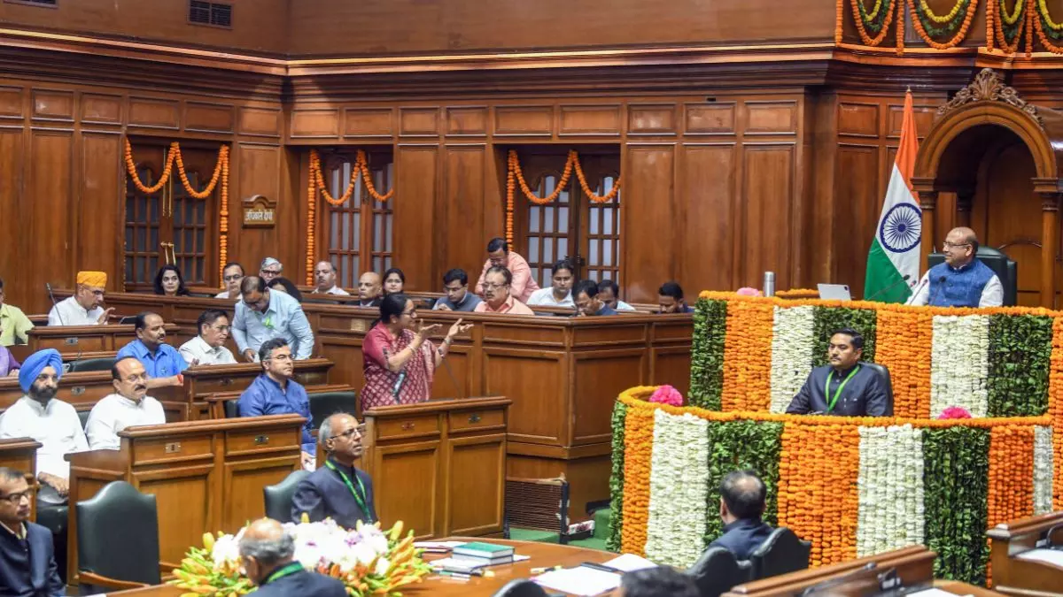दिल्ली विधानसभा से AAP के 7 MLA सस्पेंड, कपिल मिश्रा के इस्तीफे की मांग को लेकर कर रहे थे प्रदर्शन दिल्ली विधानसभा से AAP के 7 MLA सस्पेंड, कपिल मिश्रा के इस्तीफे की मांग को लेकर कर रहे थे प्रदर्शन