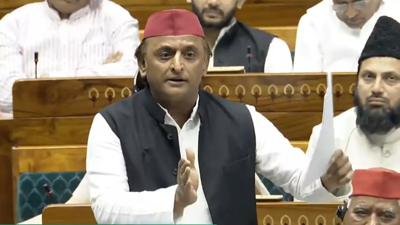 आप 25 साल तक बने रहोगे अध्यक्ष... अखिलेश यादव से बोले अमित शाह; सपा प्रमुख ने जोड़े हाथ