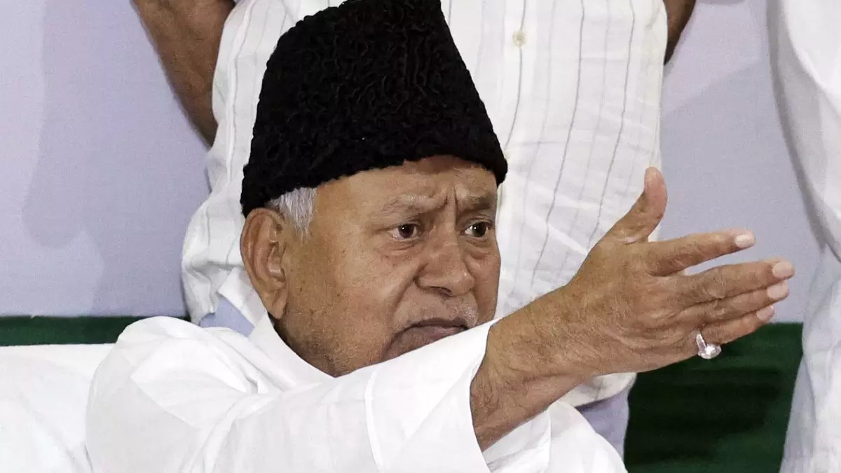 वक्फ बिल का समर्थन करने पर नीतीश कुमार की पार्टी में मची भगदड़, मुस्लिम नेता ने सभी पदों से दिया इस्तीफा; जानें क्या कहा
