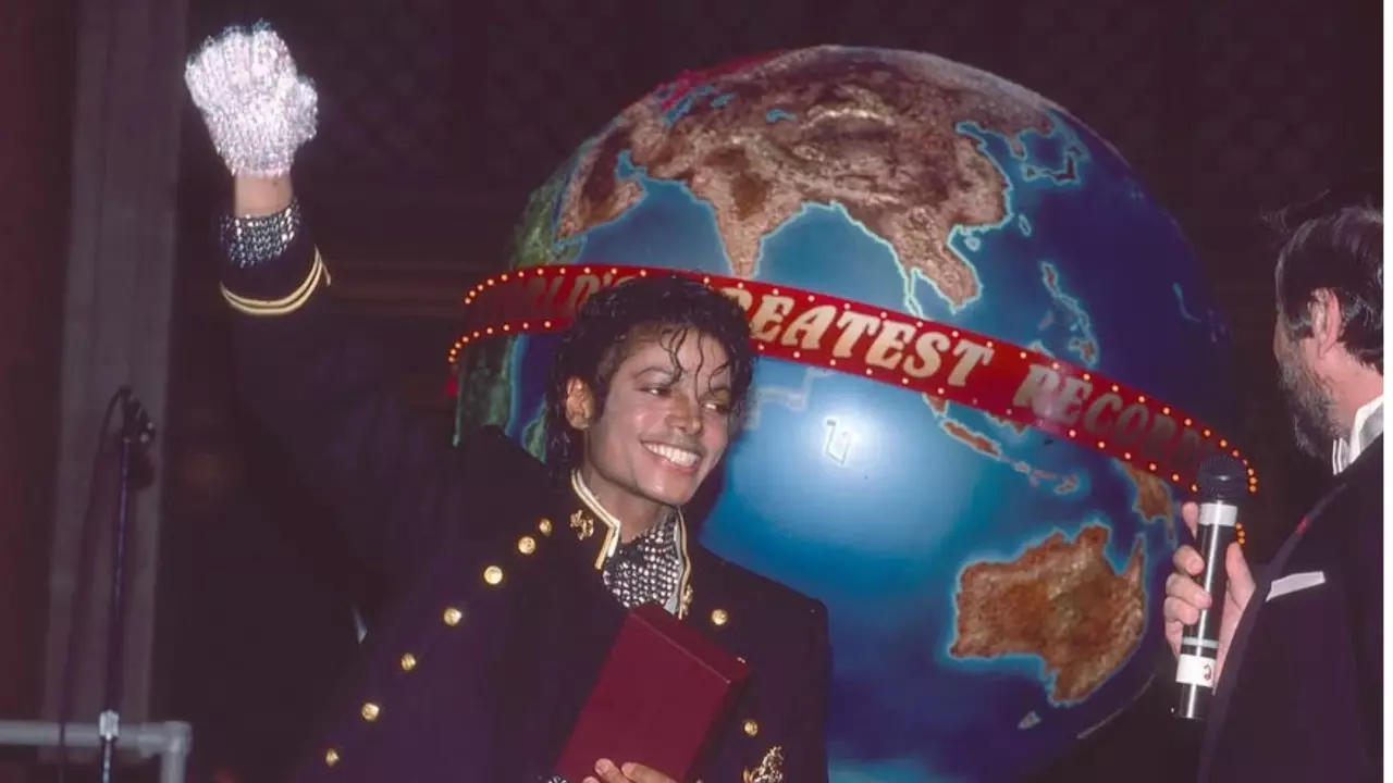 Michael Jackson की बायोपिक Michael रीशूट के बाद दो फिल्मों में होगी रिलीज