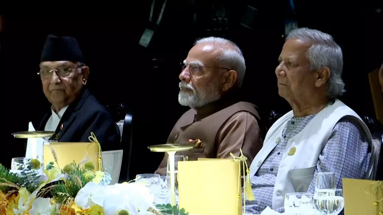 BIMSTEK सम्मलेन में खाना खाने साथ बैठे लेकिन पीएम मोदी से बातचीत कर पाएंगे मोहम्मद यूनुस?