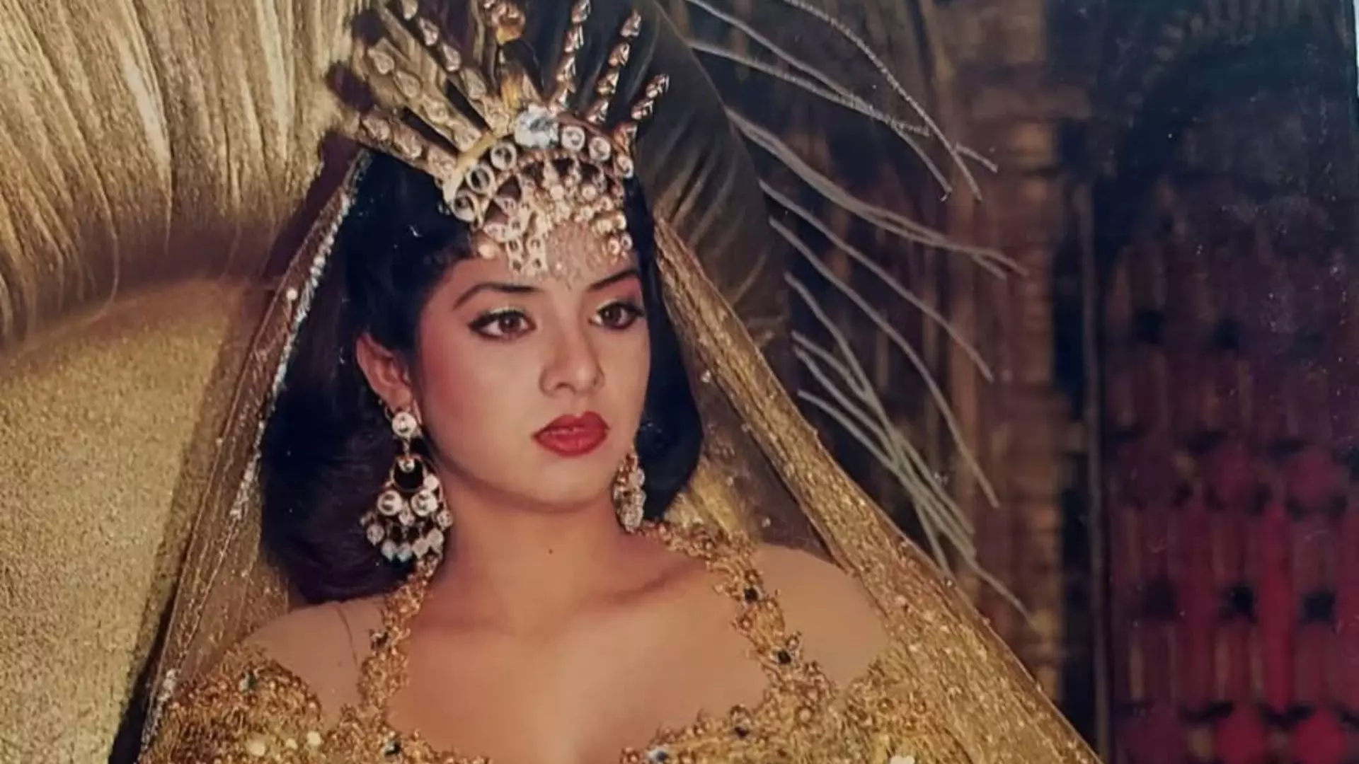 32 साल से राज बनी है Divya Bharti की मौत? आखिरी पल में कर रही थी इस शख्स का इंतजार 32 साल से राज बनी है Divya Bharti की मौत? आखिरी पल में कर रही थी इस शख्स का इंतजार