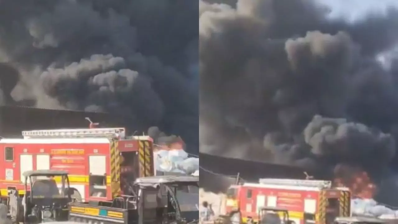 नोएडा के बहलोलपुर की झुग्गियों में लगी आग, मौके पर पहुंची दमकल की कई गाड़ियां नोएडा के बहलोलपुर की झुग्गियों में लगी आग, मौके पर पहुंची दमकल की कई गाड़ियां